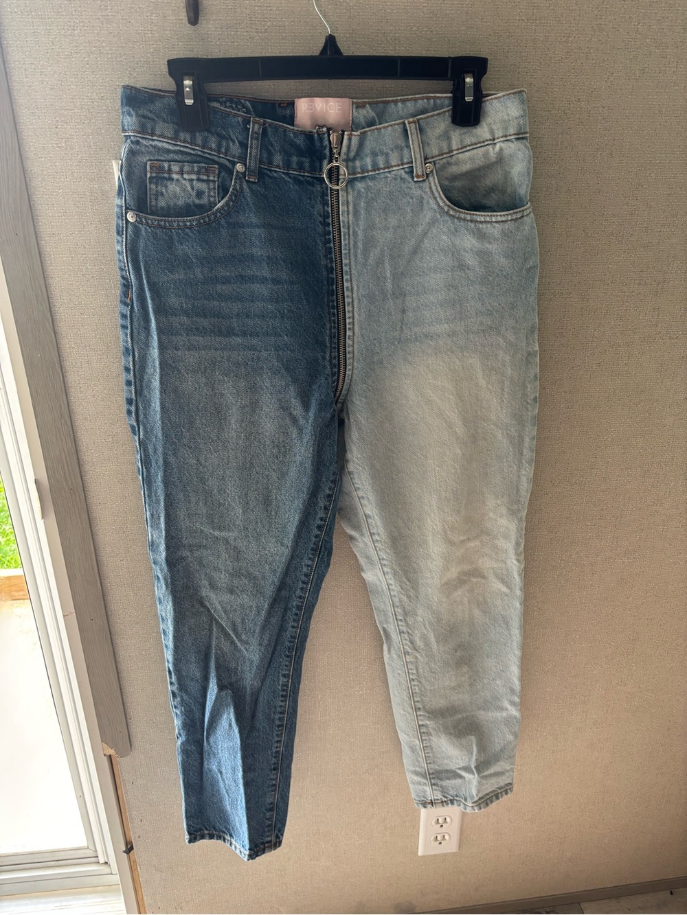 Revice Yin Yang crops in the Tokyo Wash, featuring a striking two-tone split des
